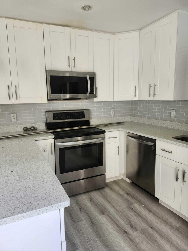 Building Photo - 7519 Courtyard E Run