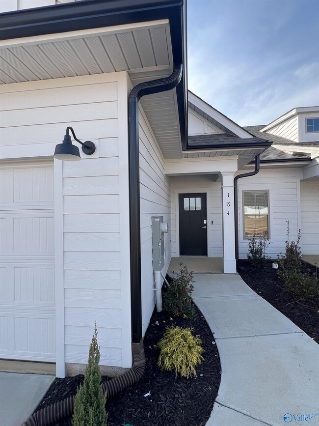 Building Photo - 184 Little Britain St