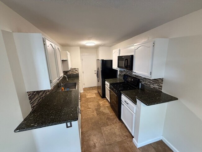 Building Photo - Upgraded 3-Bedroom Condo for Rent in Arleta!