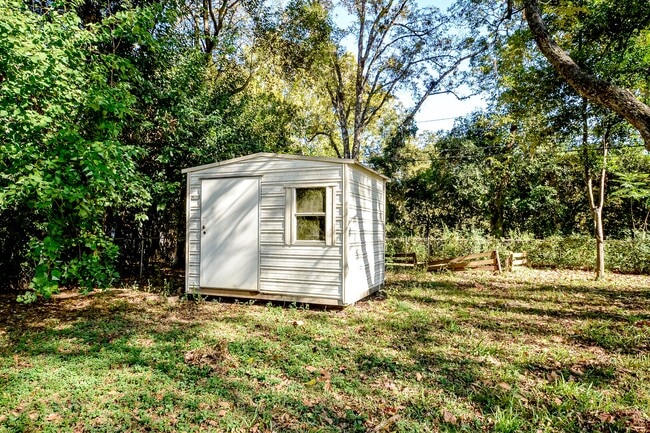 Building Photo - 928 Grenada Dr