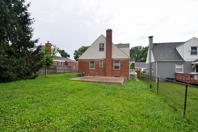 Building Photo - 8412 Wicklow Ave