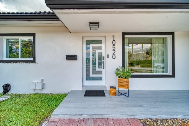 Building Photo - 10520 SW 46th Terrace