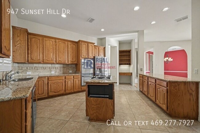 Building Photo - 947 Sunset Hill Dr