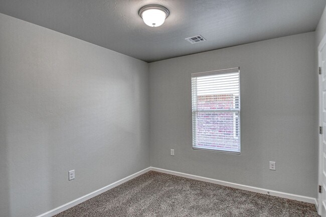 Building Photo - New Construction in Varenna Landing! Storm shelter and lawn care included!