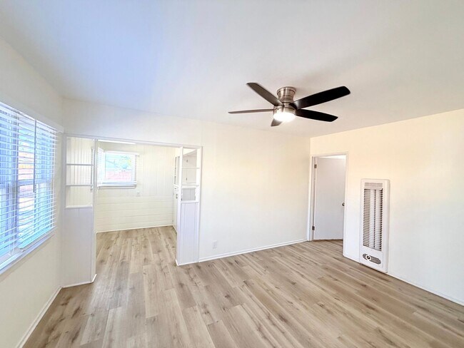 Building Photo - 6200-6202 Muscatel