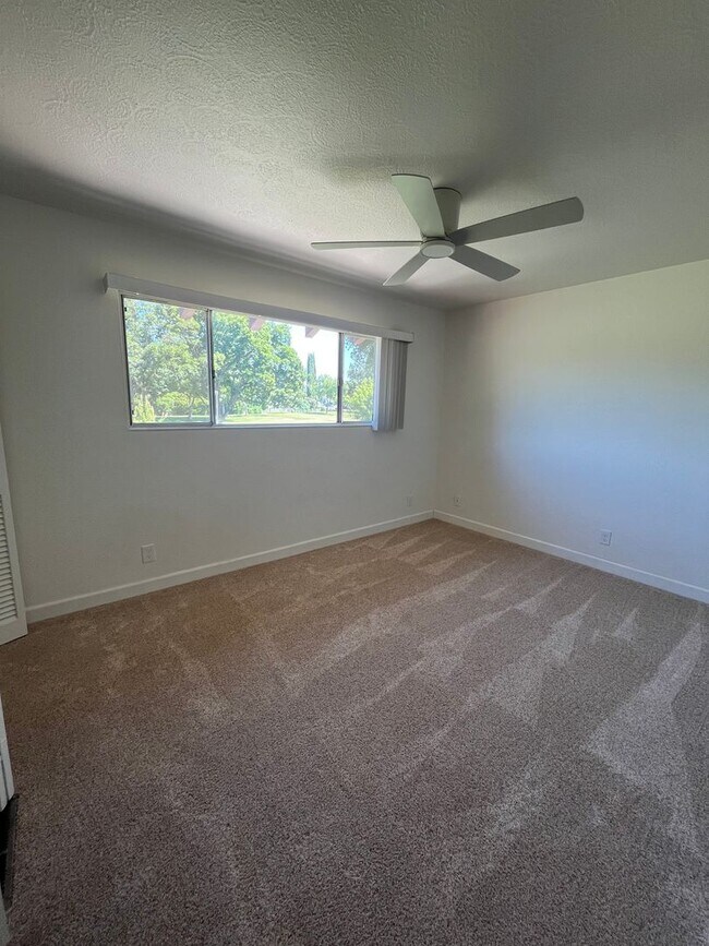 Building Photo - Charming 2-Story Condo on Greenbelt-$500 O...
