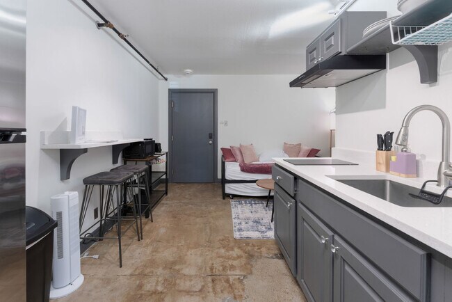 Building Photo - 201 S Chaparral St