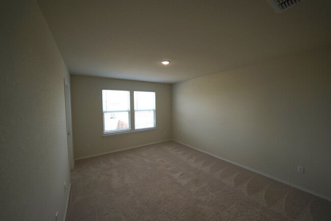 Building Photo - Beautiful home now available. Realtor Comm...