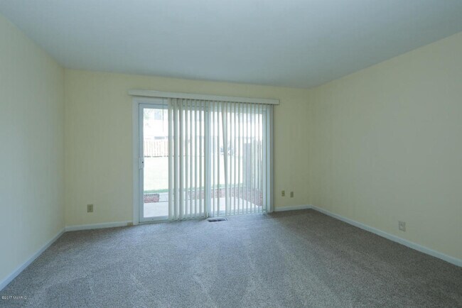 Building Photo - 3520 Kenbrooke Ct