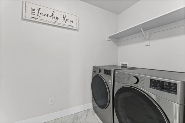 Building Photo - 2877 S Greenhead Dr