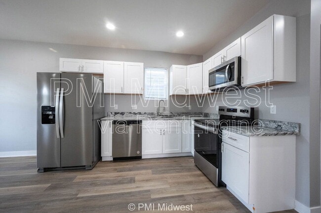 Building Photo - 1240 W 18th St