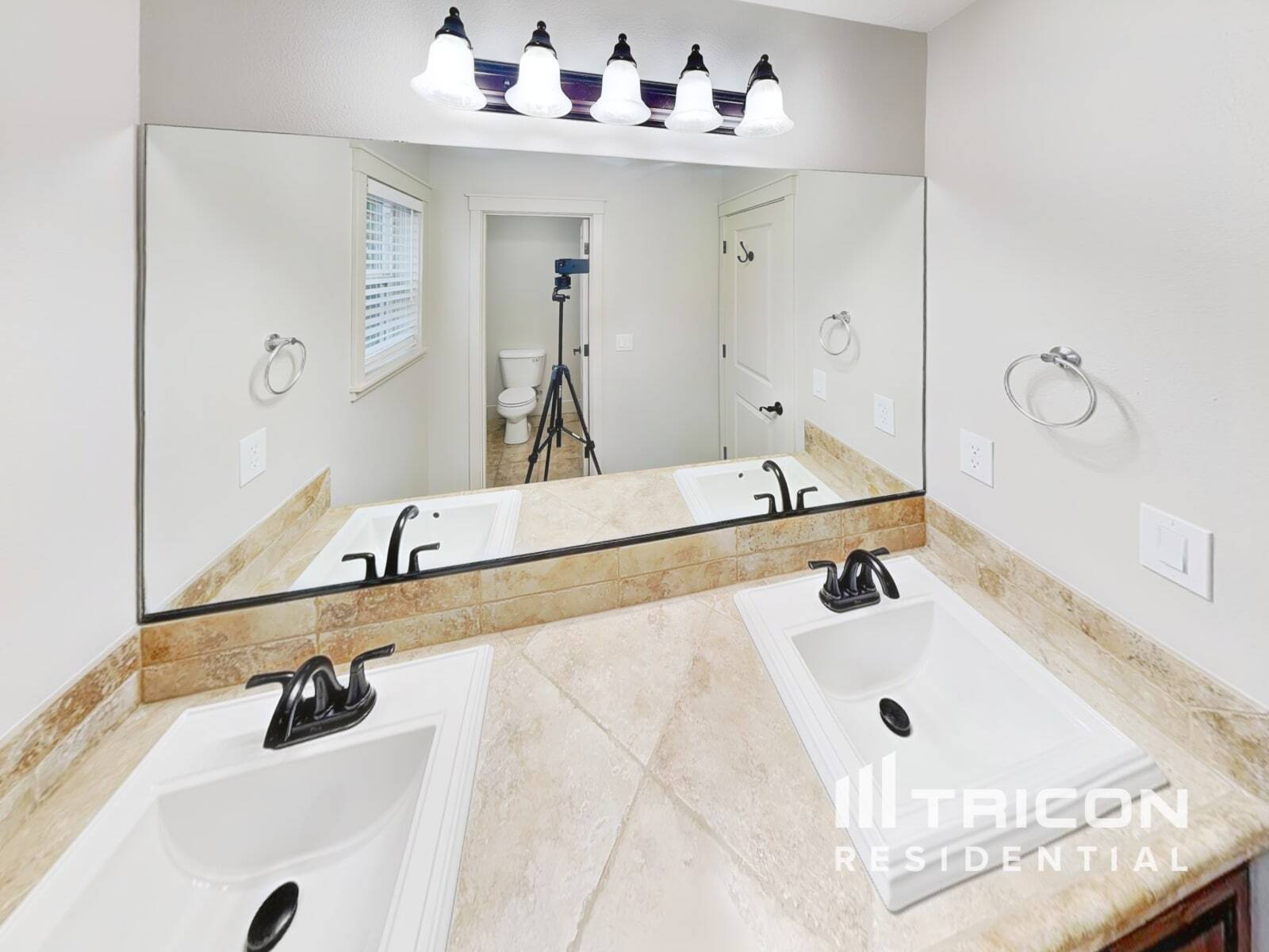 Building Photo - 14718 SE Badger Creek Rd