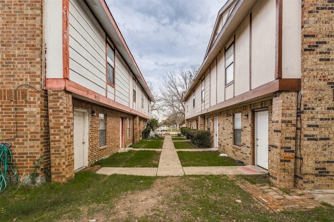 Building Photo - 3071 Olympia Dr