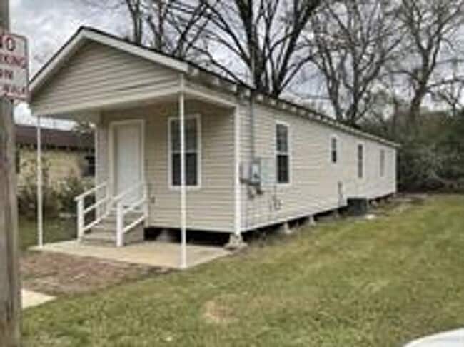 Building Photo - 688 N 39th St