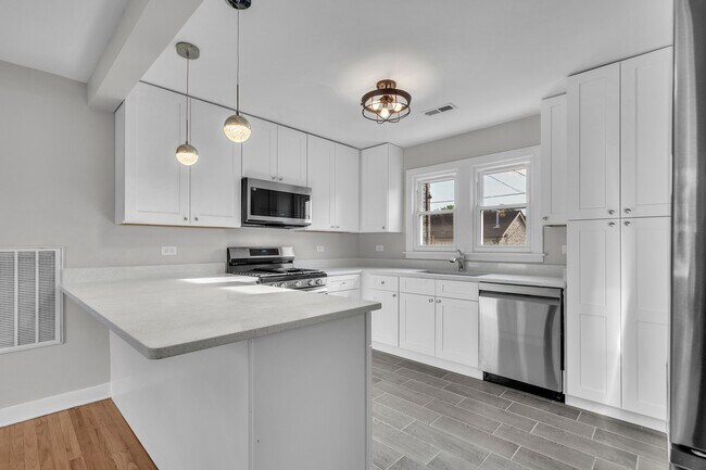 Building Photo - 3304 N Ozanam Ave
