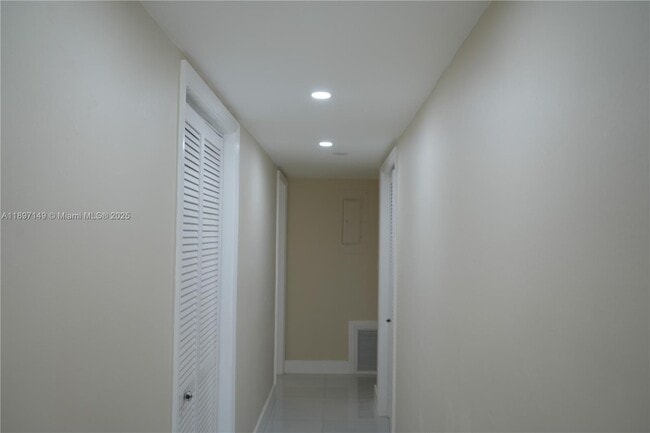 Building Photo - 3100 S Le Jeune Rd