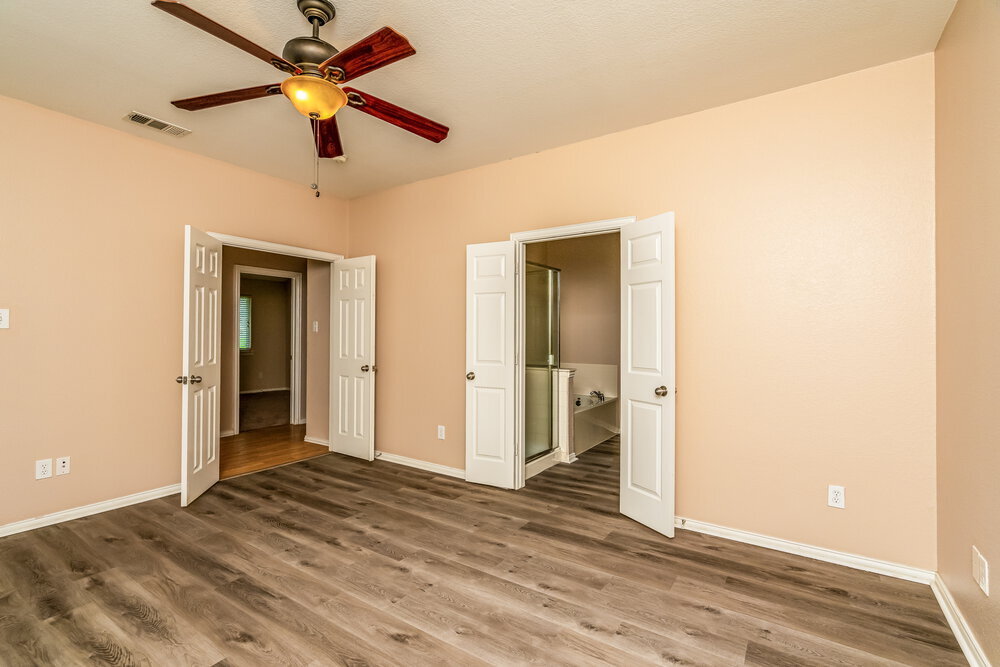 Building Photo - 317 Creekview Dr