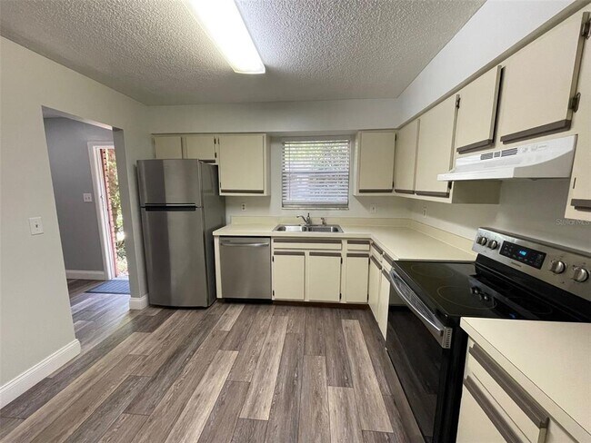 Building Photo - 200 St Andrews Blvd