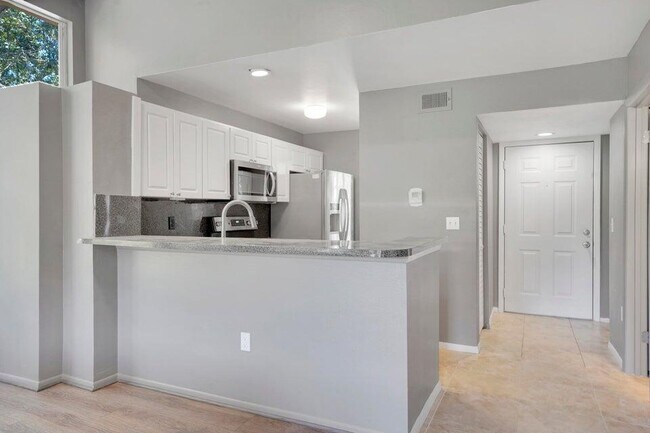 Building Photo - 4815 Via Palm Lakes