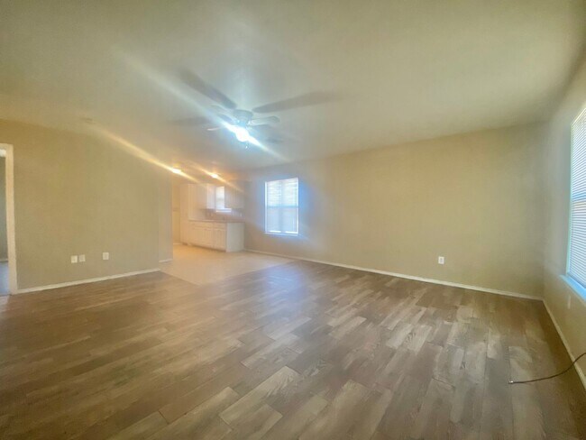 Building Photo - 802 Vanda Ave