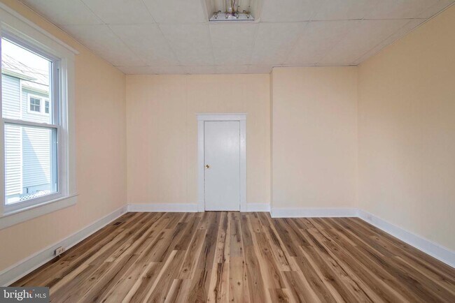 Building Photo - 222 W Main St
