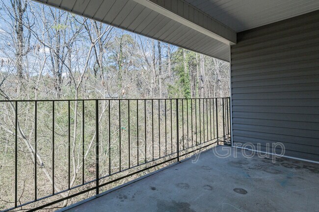 Building Photo - 1600 14th Ave E