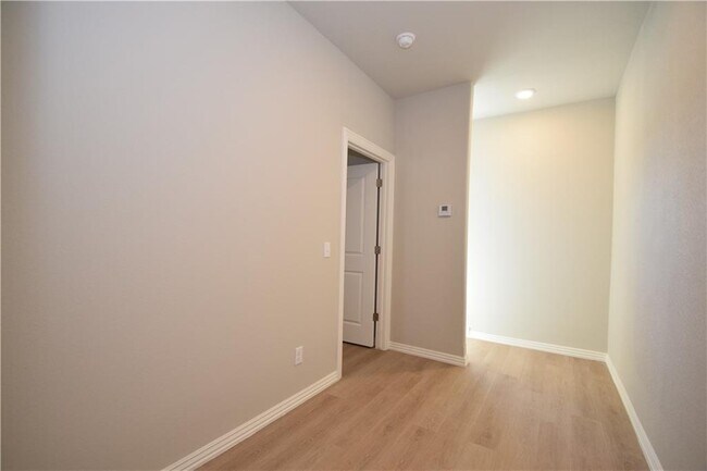 Building Photo - 1604 SW Poigai Wy