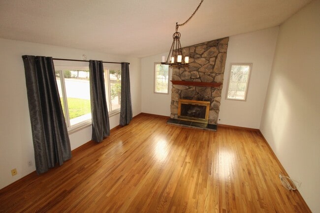 Building Photo - Spacious Corner Lot Home in Desirable Vent...