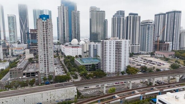 Building Photo - 850 N Miami Ave