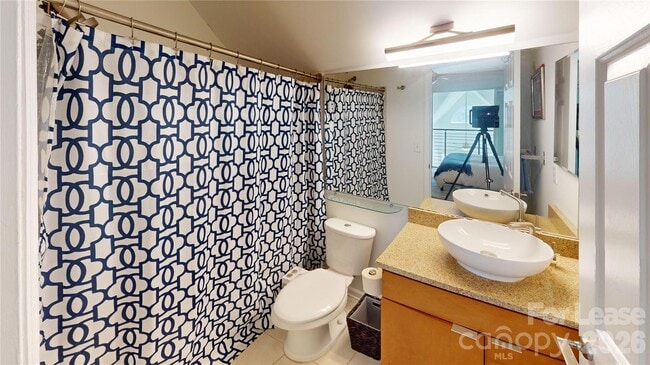 Building Photo - 521 N Graham St