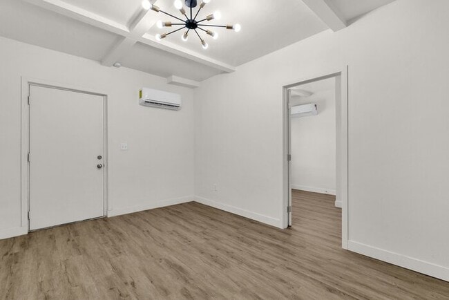 Building Photo - New remodeled in the heart of downtown PHX