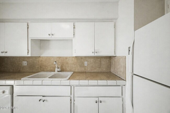 Building Photo - 5227 N 24th St