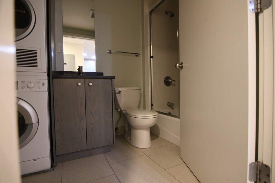 Building Photo - 557-559 Columbus Ave. Unit B-3