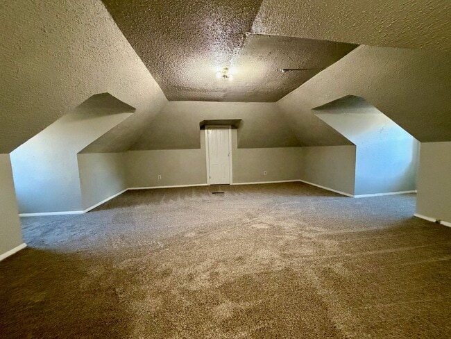 Building Photo - remodeled 3 bed 1 bath house