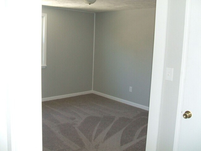 Building Photo - 1176 Red Hill Rd