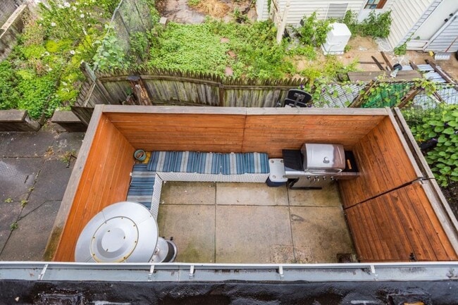 Building Photo - 2658 Edgemont St