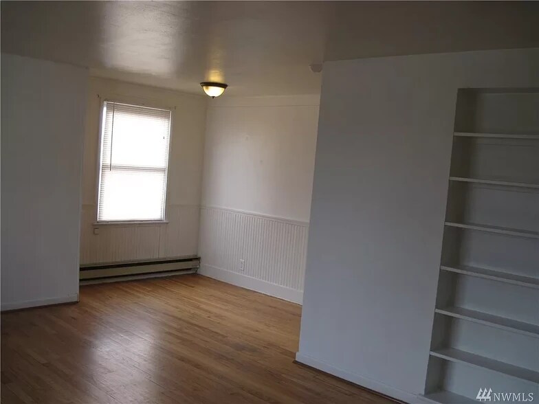 Dining Room - 420 N Mattson Dr