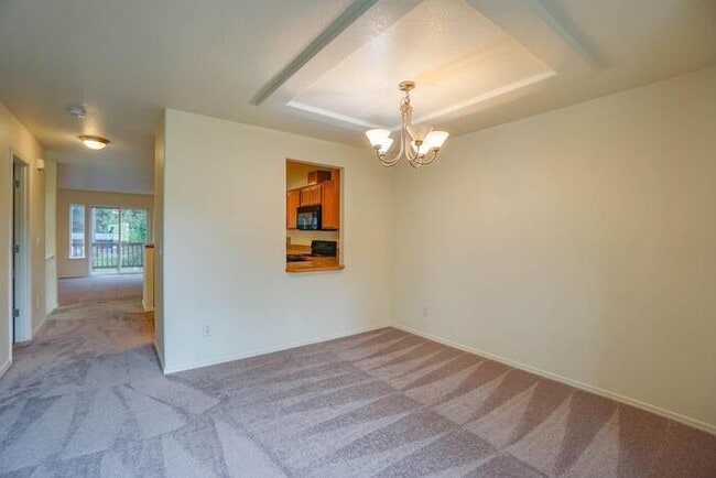 Building Photo - THREE BEDROOM TOWNHOUSE