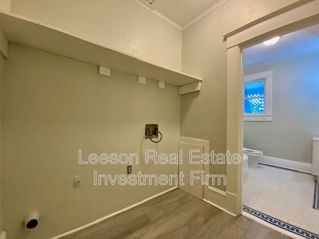 Building Photo - 523 1/2 WICHITA ST