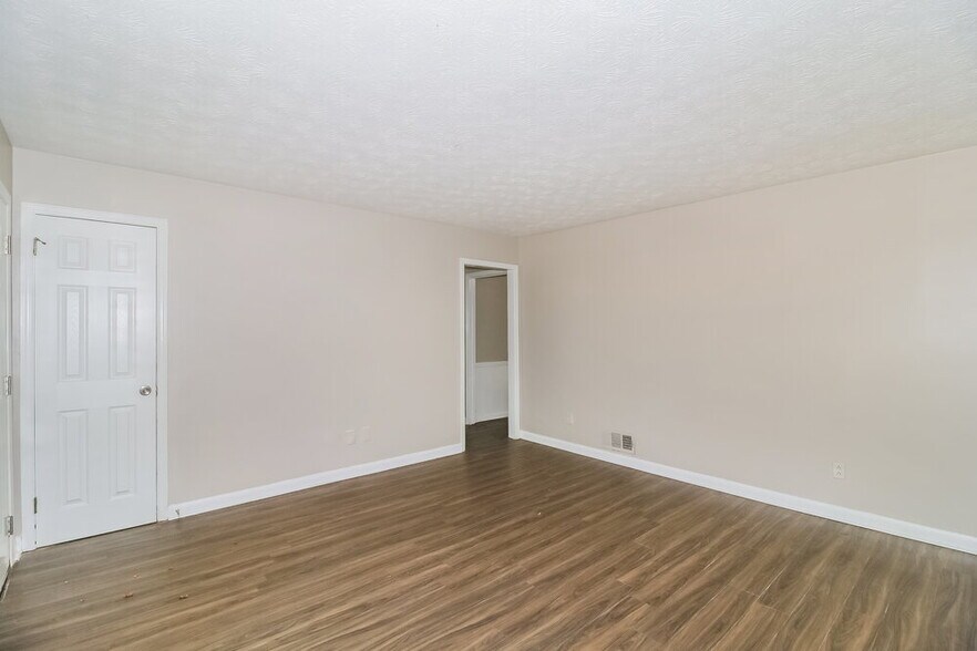 Building Photo - 7006 Knollwood Dr