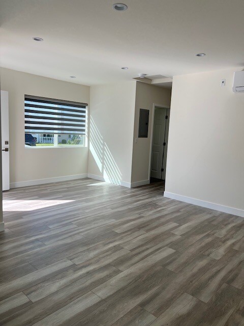 Building Photo - 1400 Elm Ave