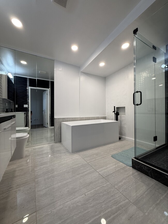 Building Photo - 61576 Aberdeen Dr