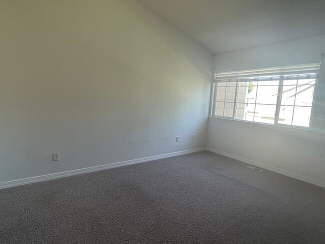 Building Photo - 805 Summer Hawk Dr