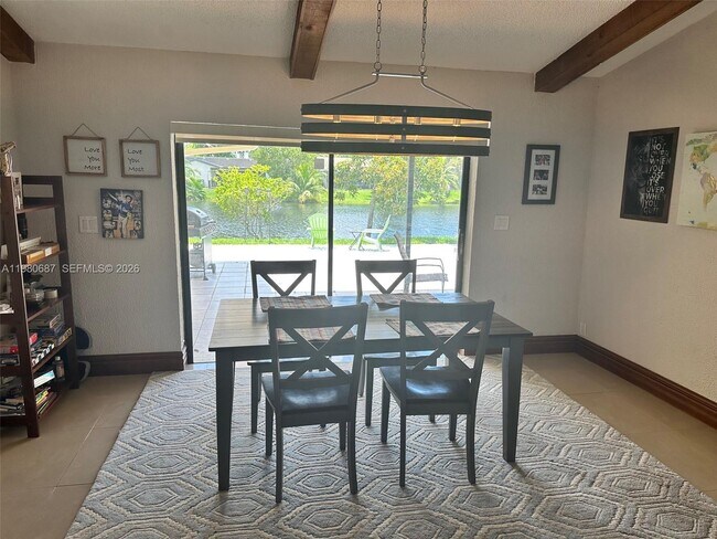 Building Photo - 10404 NW 5th Manor