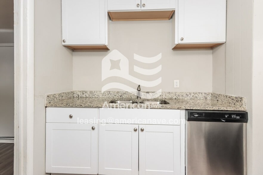 Building Photo - 2203 13th Ave