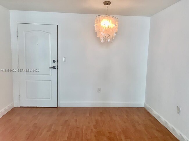 Building Photo - 500 NE 29th St