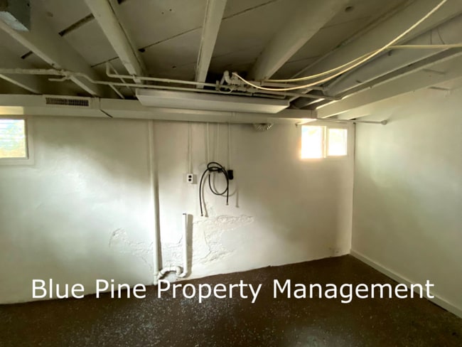 Building Photo - 619 S 11th Ave