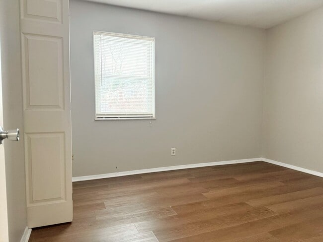 Building Photo - 700 Village Ln