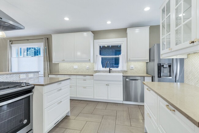 Building Photo - 3135 W 44th Ave