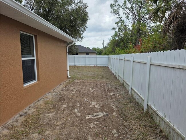 Building Photo - 1644 Dawnview St